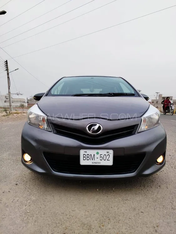 Toyota Vitz 2011 for Sale in Multan Image-1