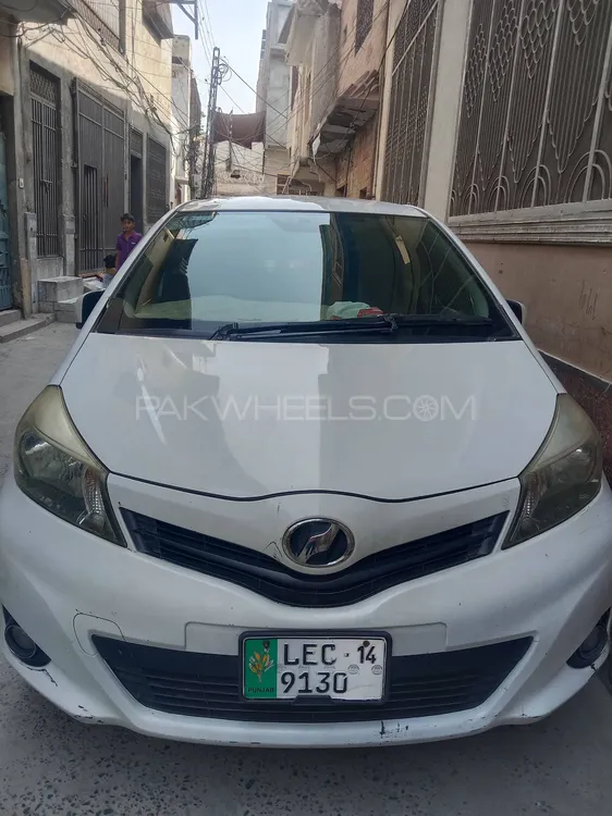 Toyota Vitz 2011 for Sale in Peshawar Image-1