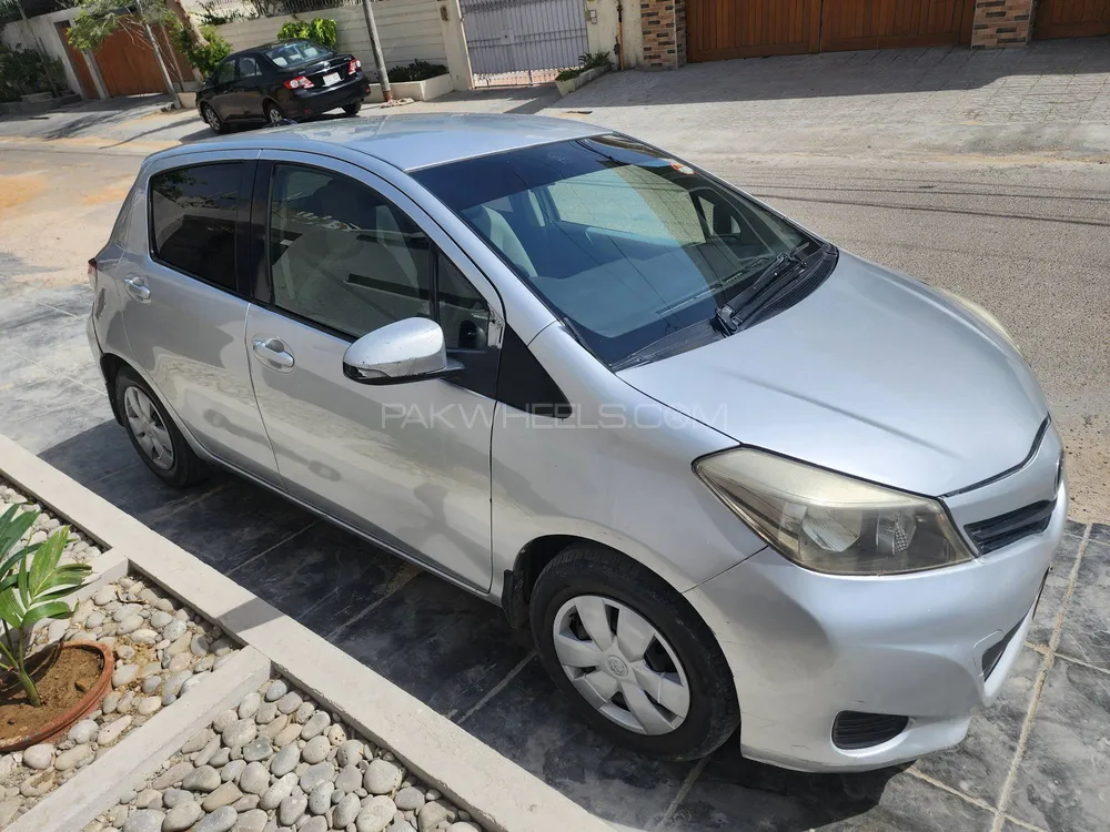 Toyota Vitz 2012 for Sale in Karachi Image-1