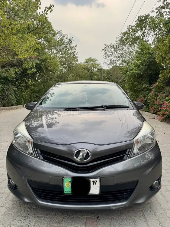 Toyota Vitz 2013 for Sale in Lahore Image-1