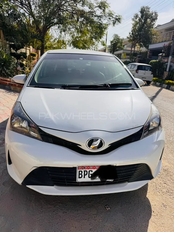 Toyota Vitz 2015 for Sale in Karachi Image-1