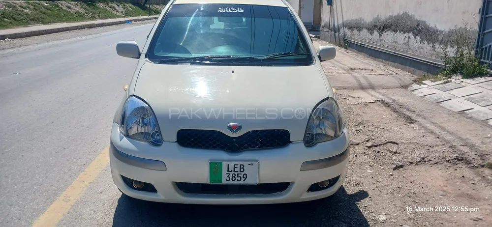 Toyota Vitz 2004 for Sale in Peshawar Image-1