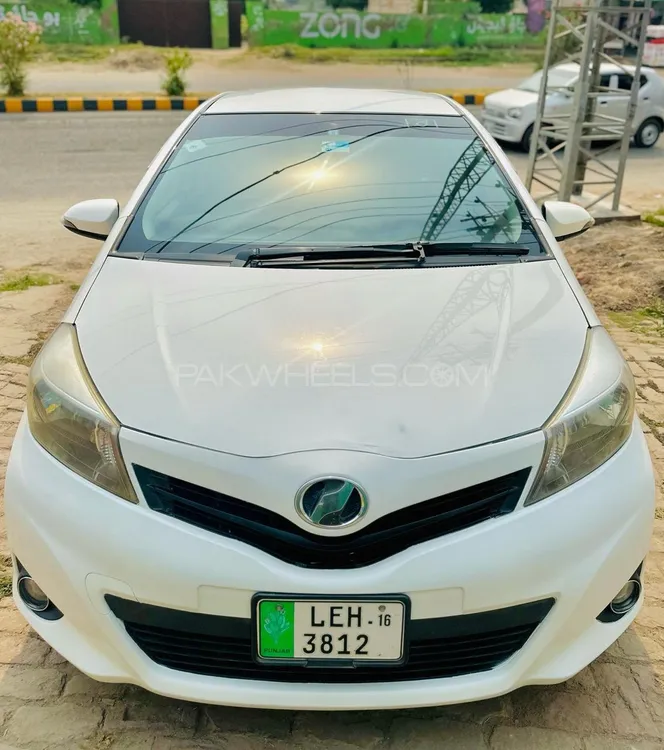 Toyota Vitz 2013 for Sale in Mandi bahauddin Image-1