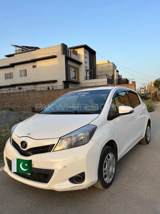 Toyota Vitz 2012 for Sale in Peshawar Image-1