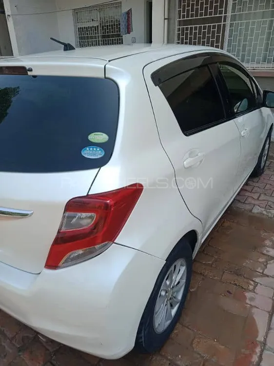 Toyota Vitz 2014 for Sale in Shorkot Image-1