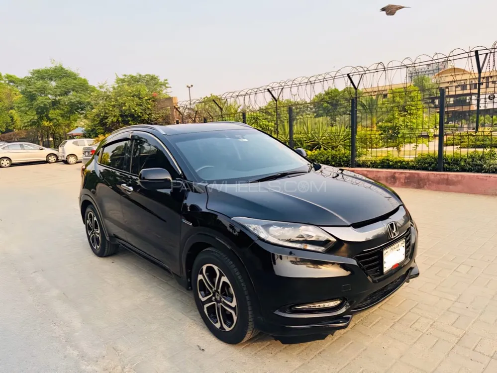 Honda Vezel 2014 for Sale in Lahore Image-1