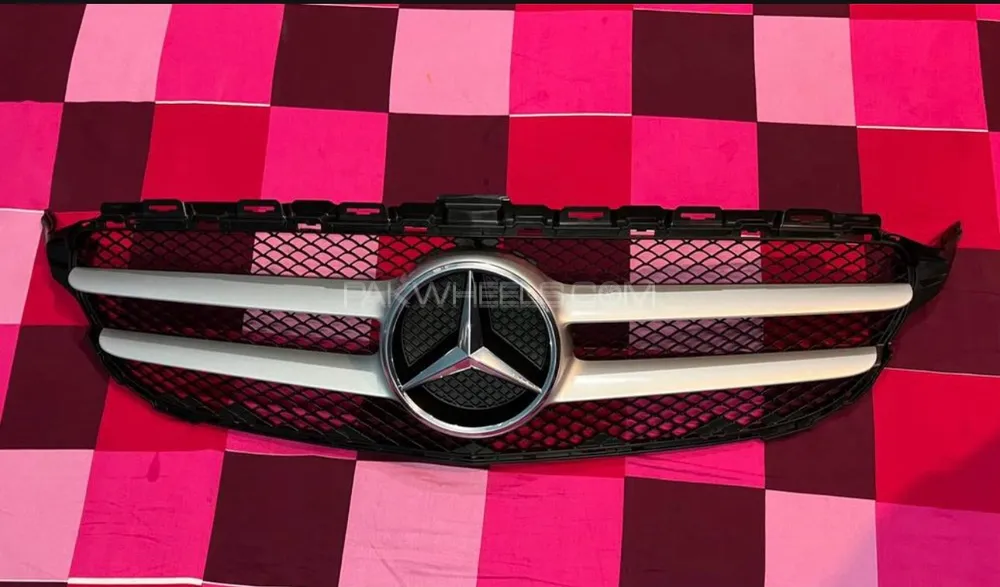 Mercedes C180 W205 Front Grill Image-1