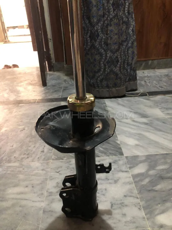Toyota corolla gli shocks like new Image-1