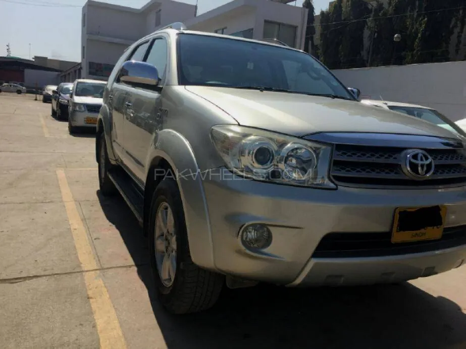 Toyota Fortuner 2010 for Sale in Karachi Image-1