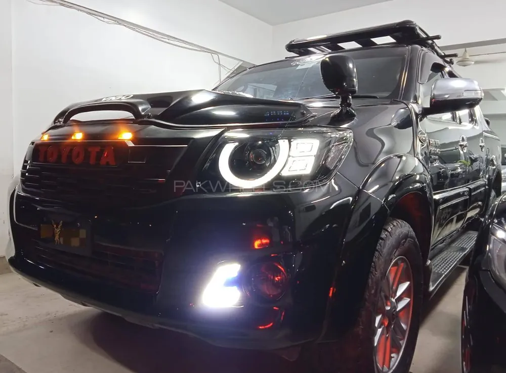 Toyota Hilux 2011 for Sale in Karachi Image-1