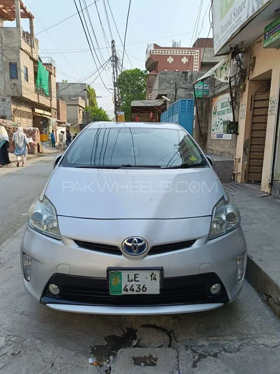 Toyota Prius 2010 for Sale in Lahore Image-1