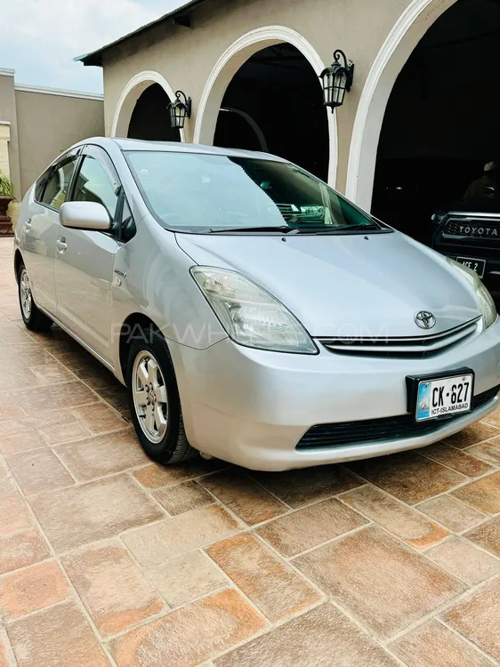 Toyota Prius 2011 for Sale in Lahore Image-1