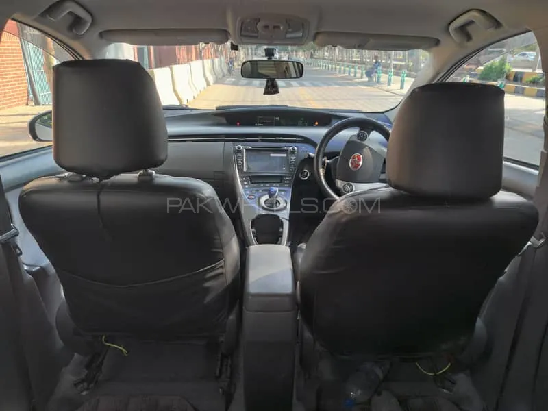 Toyota Prius 2011 for Sale in Karachi Image-1