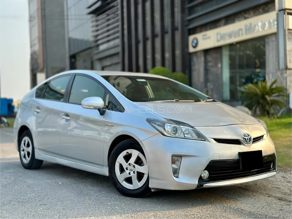 Toyota Prius 2012 for Sale in Lahore Image-1