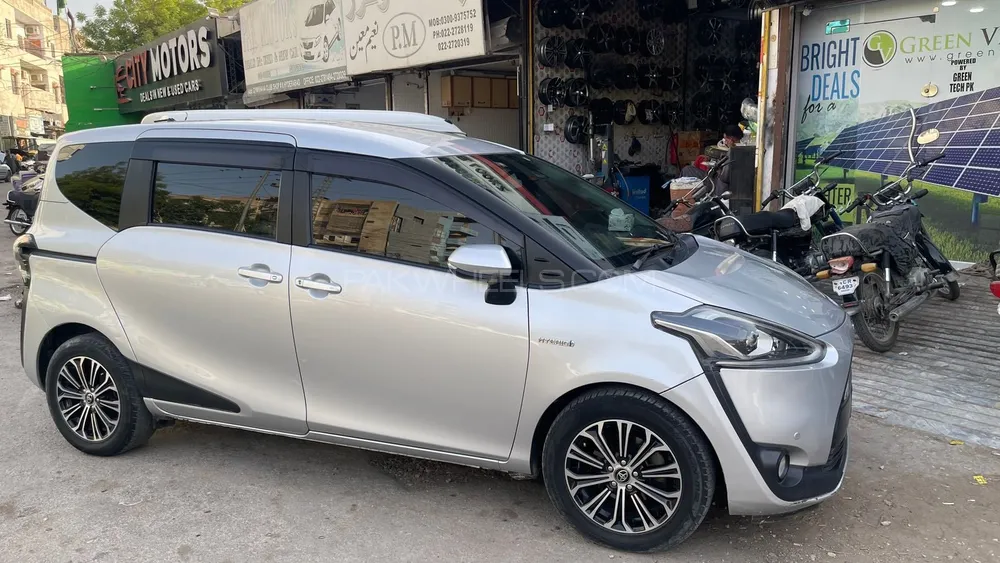 Toyota Sienta 2016 for Sale in Hyderabad Image-1