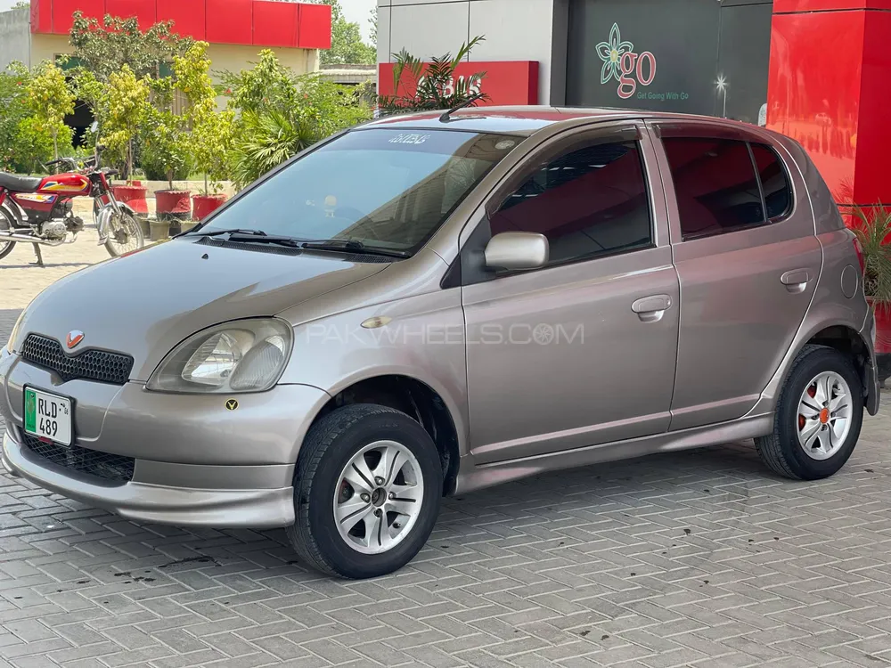 Toyota Vitz 2001 for Sale in Peshawar Image-1