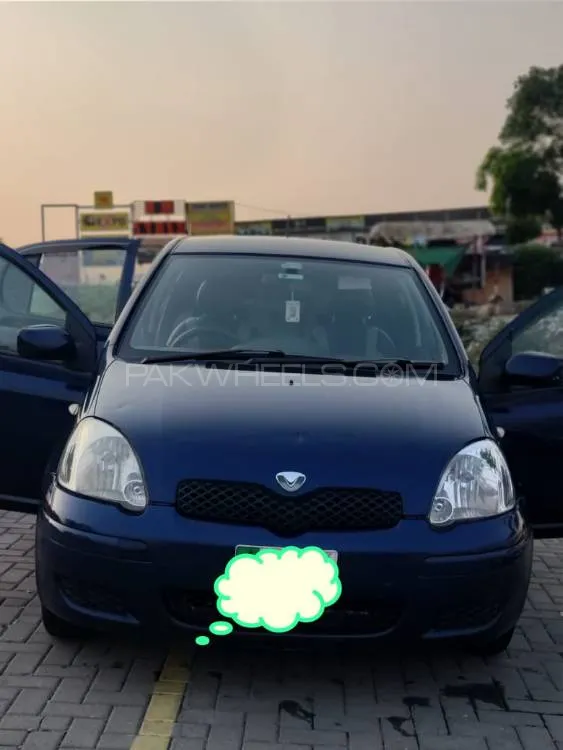 Toyota Vitz 2004 for Sale in Islamabad Image-1