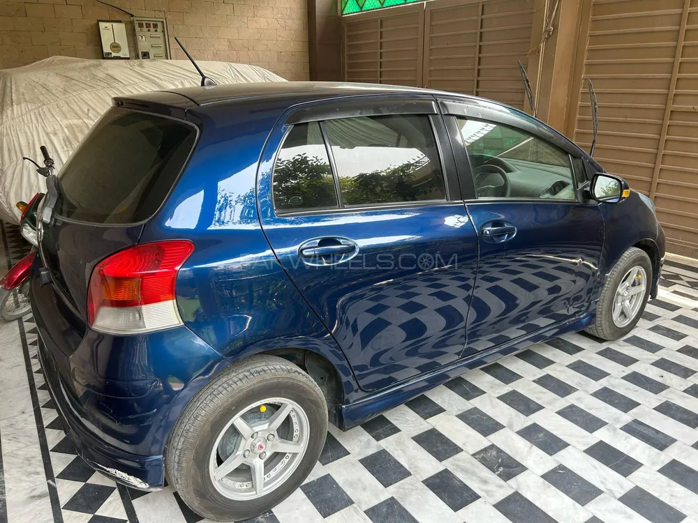 Toyota Vitz 2007 for Sale in Peshawar Image-1