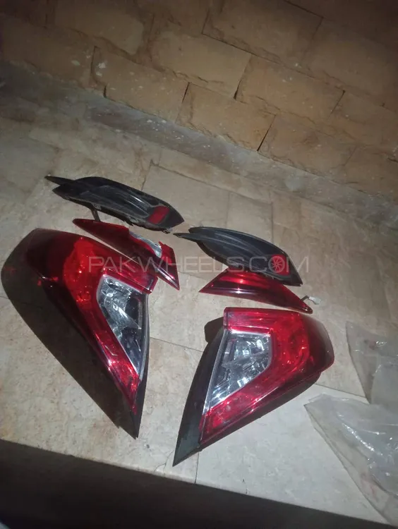 Honda civic 2021 genuine back lights with bulb.pak wheel.com Image-1