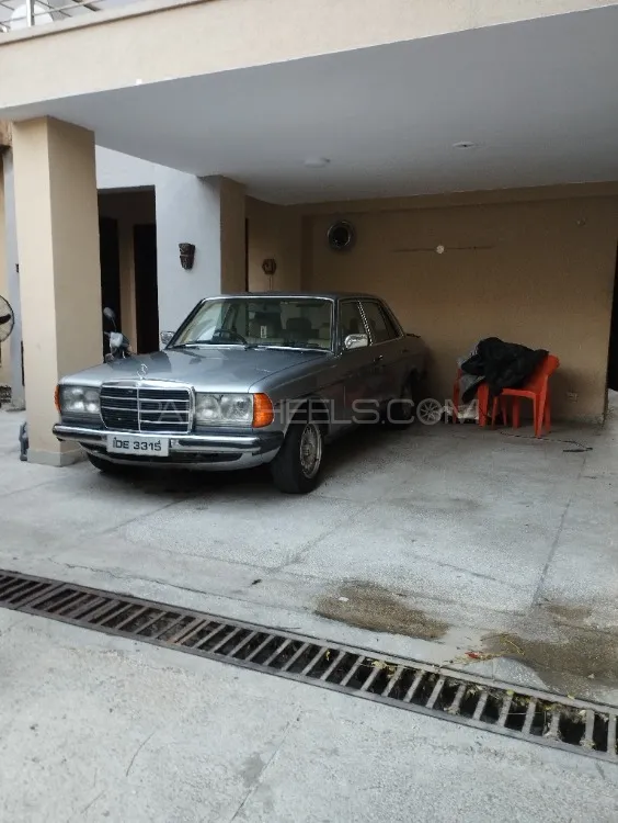 Mercedes Benz E Class 1984 for Sale in Lahore Image-1
