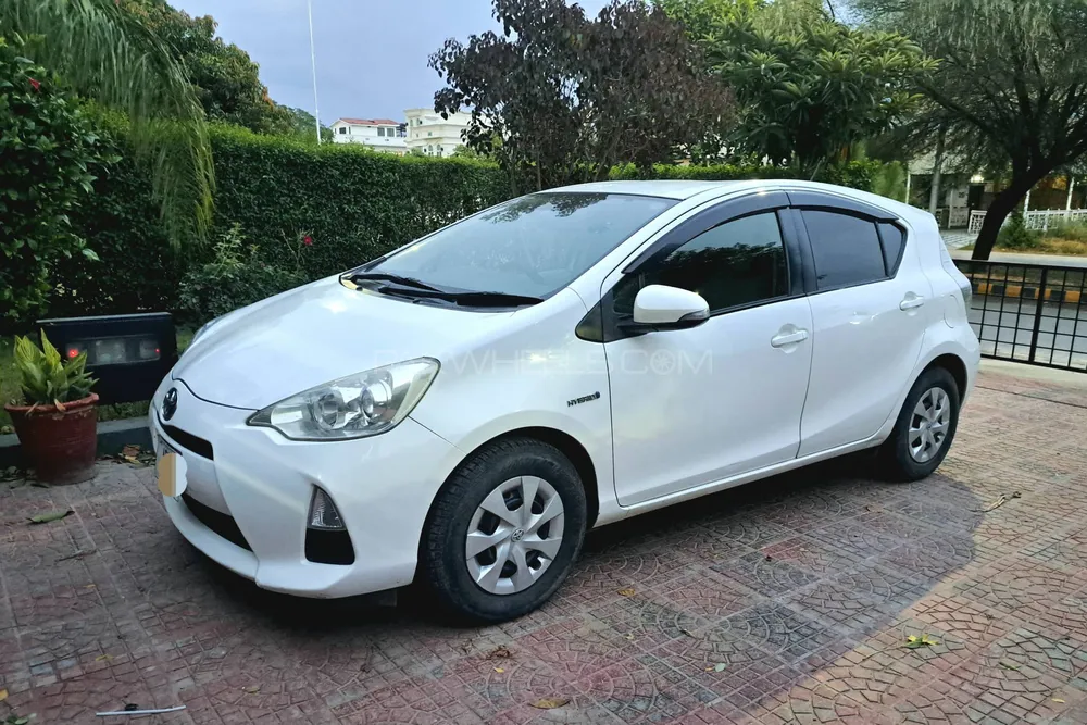 Toyota Aqua 2013 for Sale in Islamabad Image-1