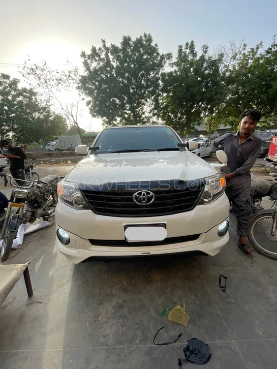 Toyota Fortuner 2015 for Sale in Karachi Image-1