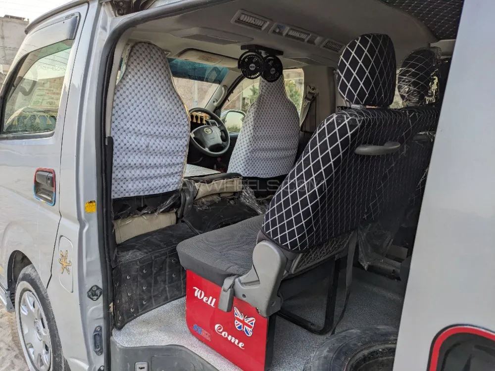 Toyota Hiace 2011 for Sale in Jaranwala Image-1