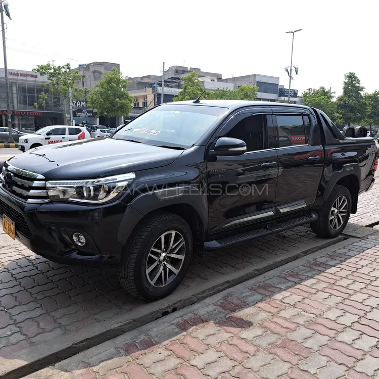 Toyota Hilux 2021 for Sale in Lahore Image-1