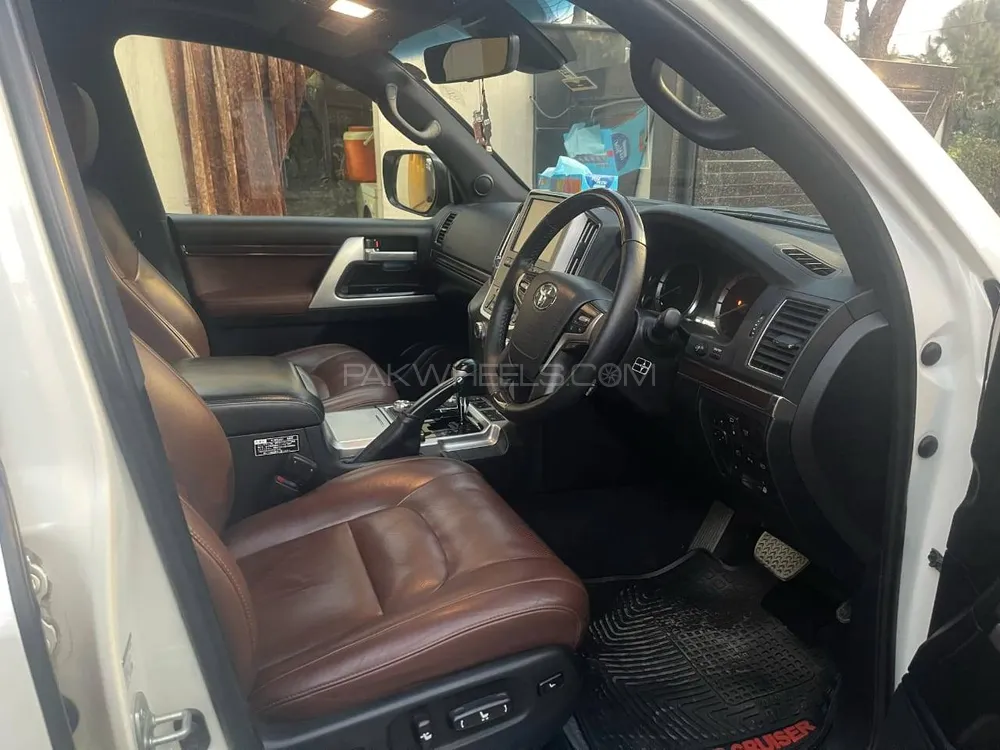 Toyota Land Cruiser 2017 for Sale in Lahore Image-1