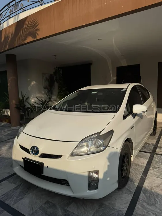 Toyota Prius 2011 for Sale in Lahore Image-1