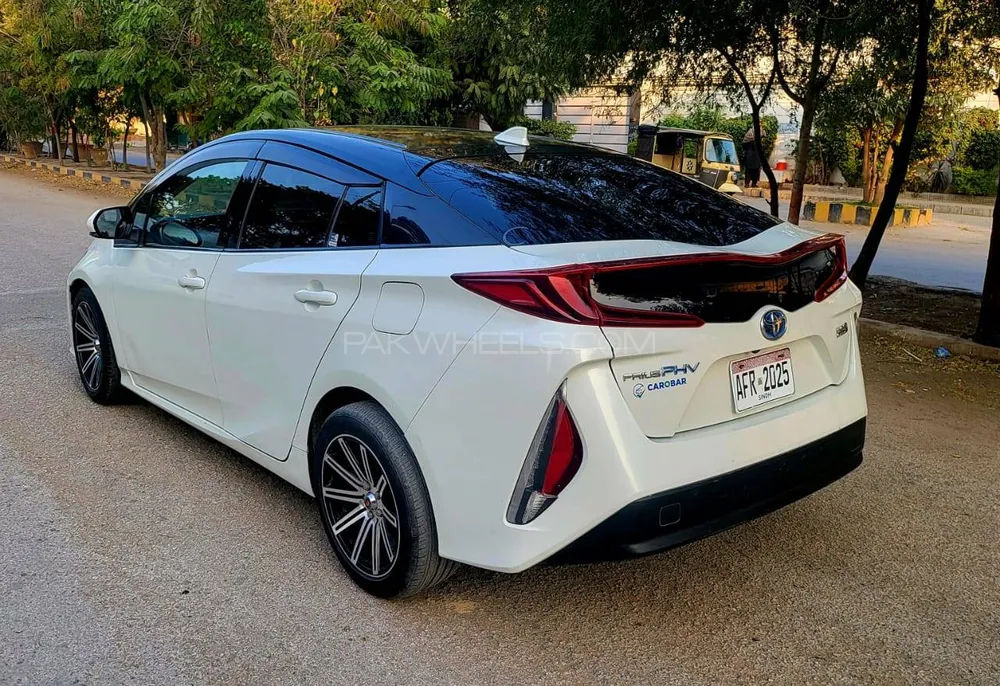 Toyota Prius 2017 for Sale in Karachi Image-1