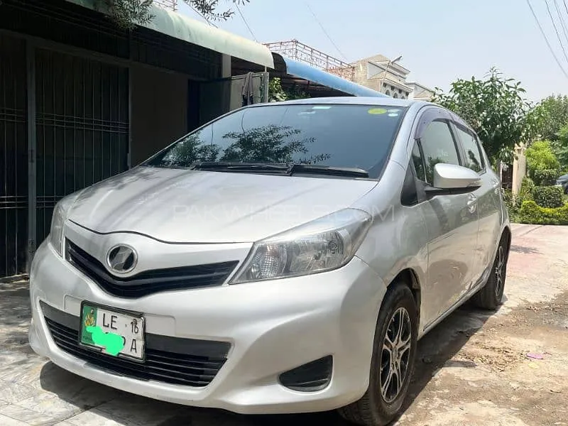 Toyota Vitz 2013 for Sale in Sahiwal Image-1