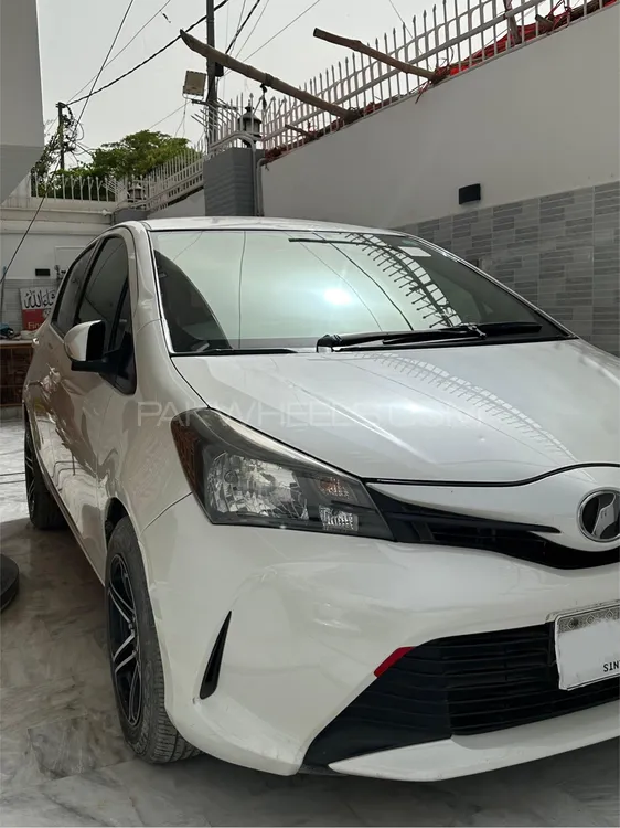 Toyota Vitz 2014 for Sale in Karachi Image-1