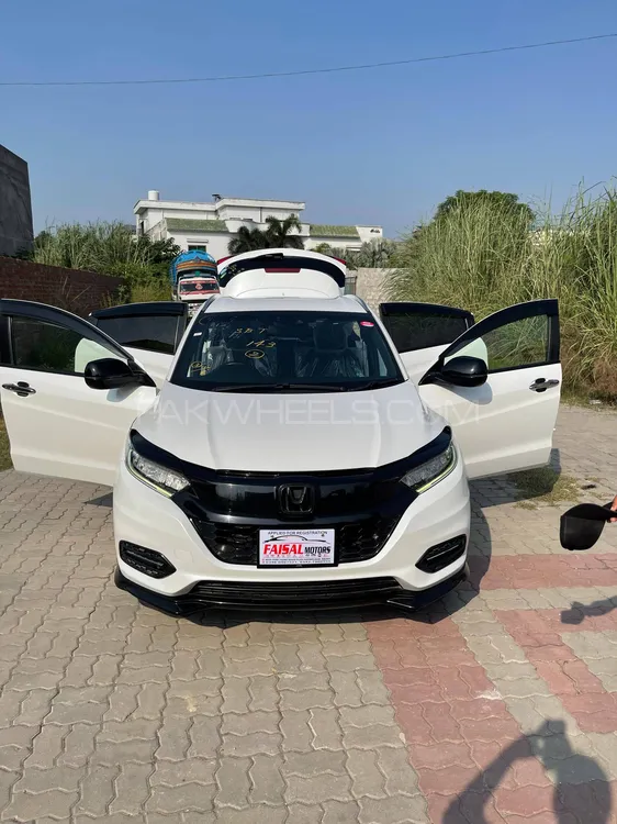Honda Vezel 2024 for Sale in Sialkot Image-1