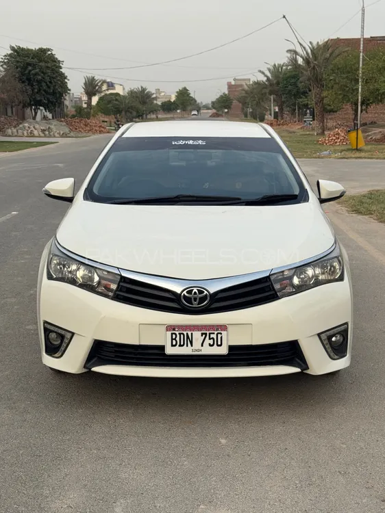Toyota Corolla 2015 for Sale in Karachi Image-1