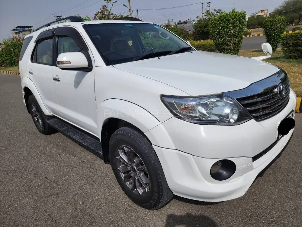 Toyota Fortuner 2015 for Sale in Lahore Image-1