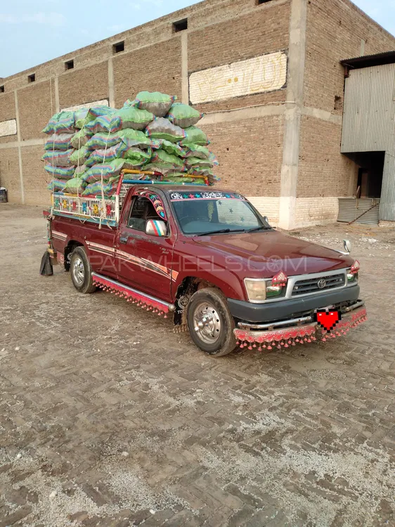 Toyota Hilux 2001 for Sale in Mian Wali Image-1