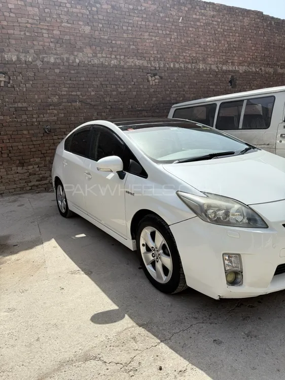 Toyota Prius 2011 for Sale in Peshawar Image-1