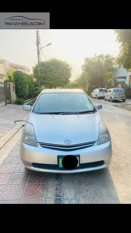 Toyota Prius 2010 for Sale in Lahore Image-1