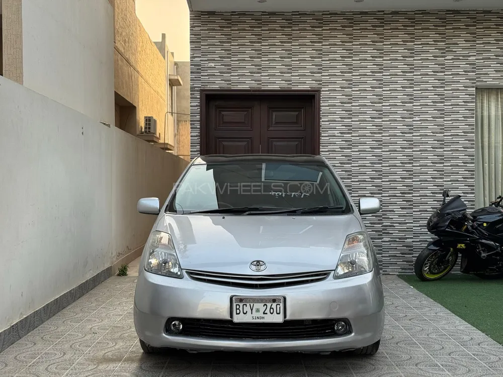 Toyota Prius 2011 for Sale in Karachi Image-1