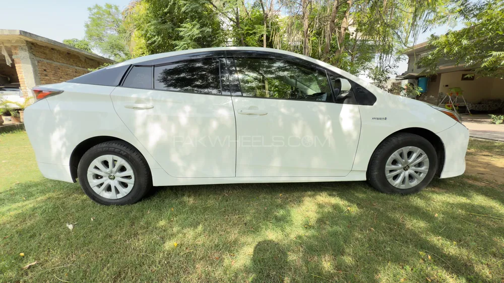 Toyota Prius 2018 for Sale in Mardan Image-1
