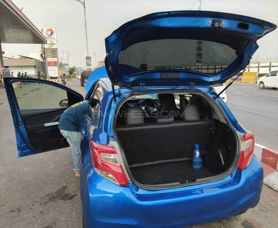 Toyota Vitz 2015 for Sale in Karachi Image-1