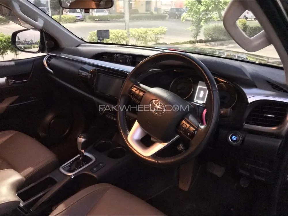 Toyota Hilux 2019 for Sale in Pak pattan sharif Image-1