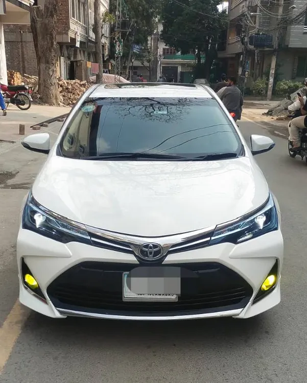 Toyota Corolla 2017 for Sale in Islamabad Image-1