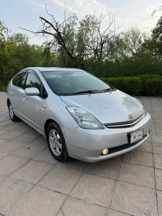 Toyota Prius 2010 for Sale in Islamabad Image-1