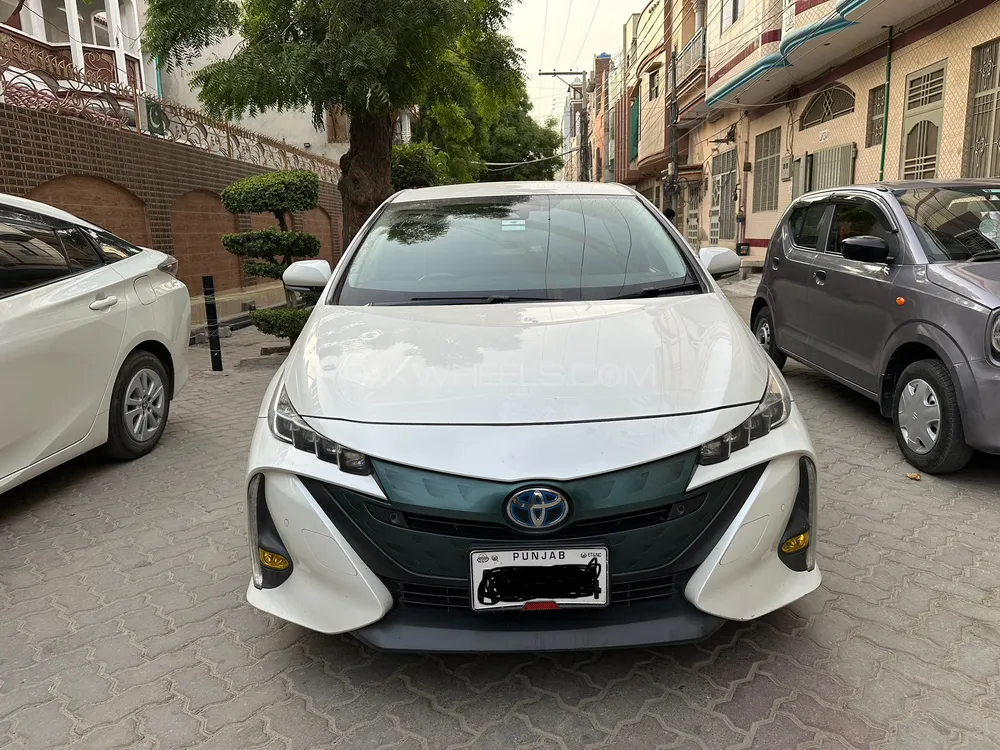 Toyota Prius 2017 for Sale in Okara Image-1