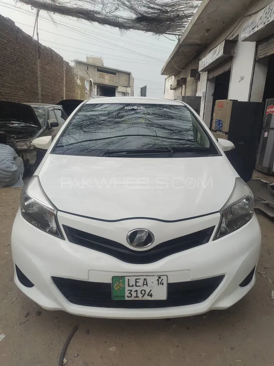 Toyota Vitz 2011 for Sale in Swabi Image-1