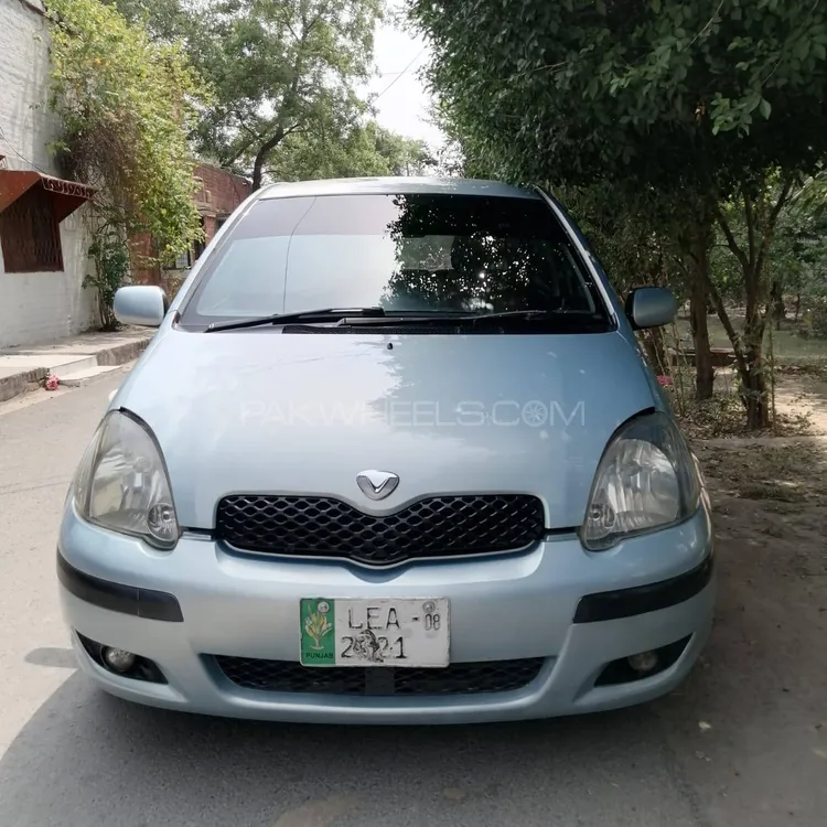 Toyota Vitz 2004 for Sale in Lahore Image-1