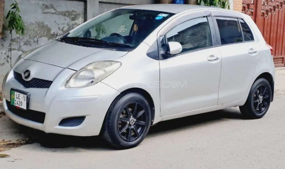 Toyota Vitz 2009 for Sale in Lahore Image-1