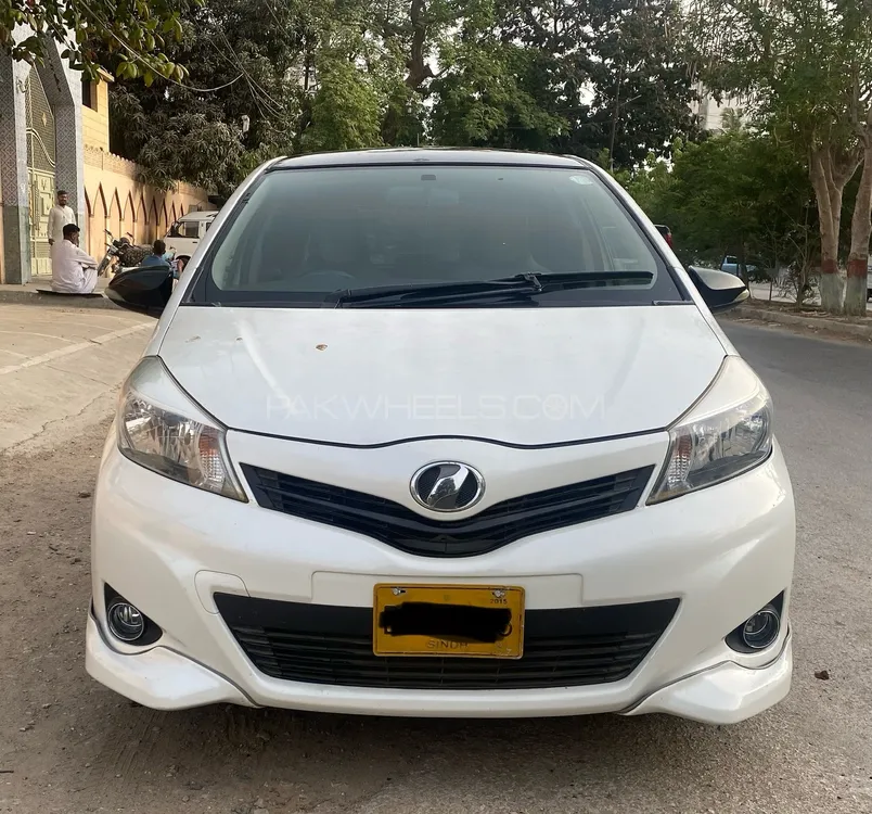 Toyota Vitz 2013 for Sale in Karachi Image-1